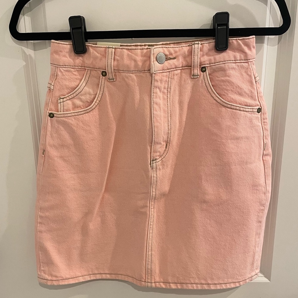 NWT Rollas pink denim high rise slim mini skirt. Size US 25